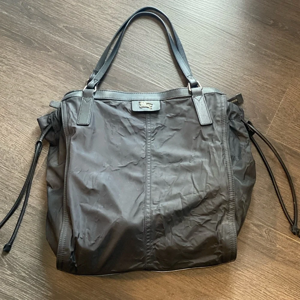 Burberry authentic buckleigh